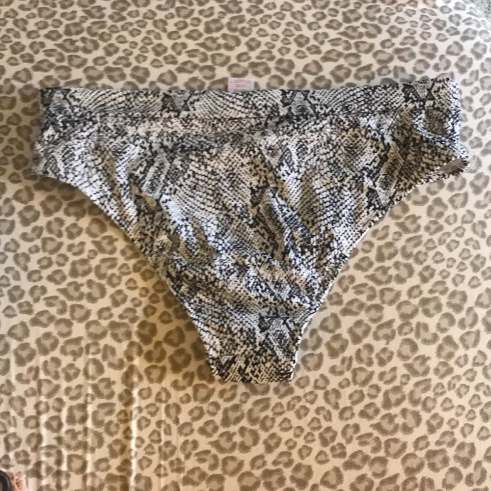 16/18 W snake skin print swim bottoms